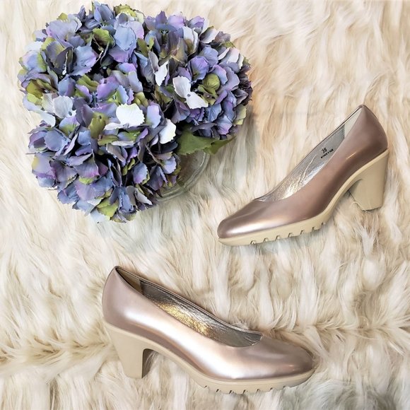 NIB Hogan Silver Leather Rubberized Heel Pump - Picture 2 of 10